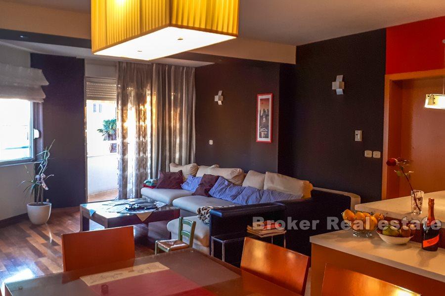 Przestronny apartament z widokiem na morze na sprzedaż