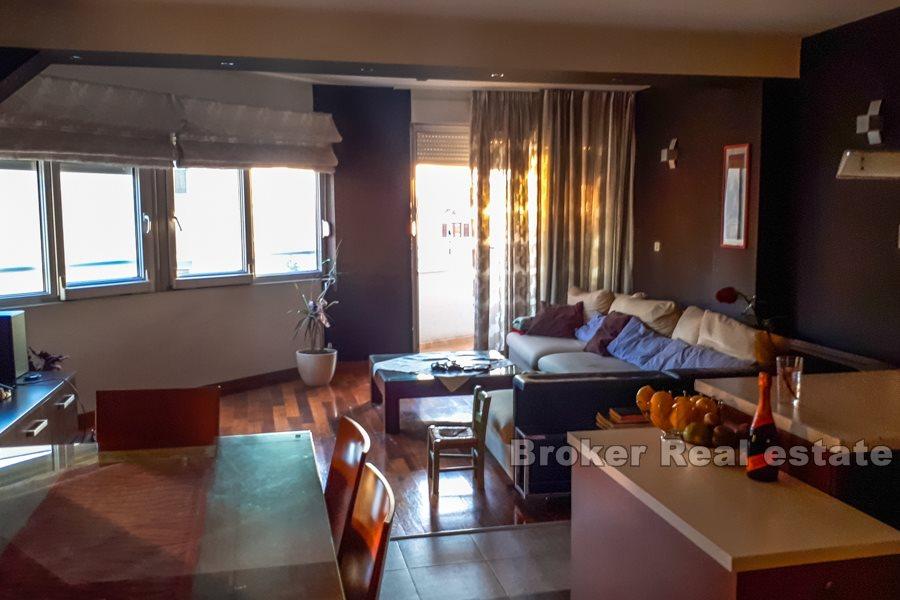 Appartement spacieux, avec vue sur la mer, à vendre