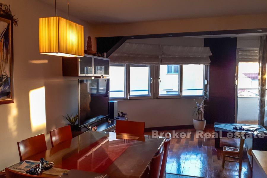 Appartement spacieux, avec vue sur la mer, à vendre