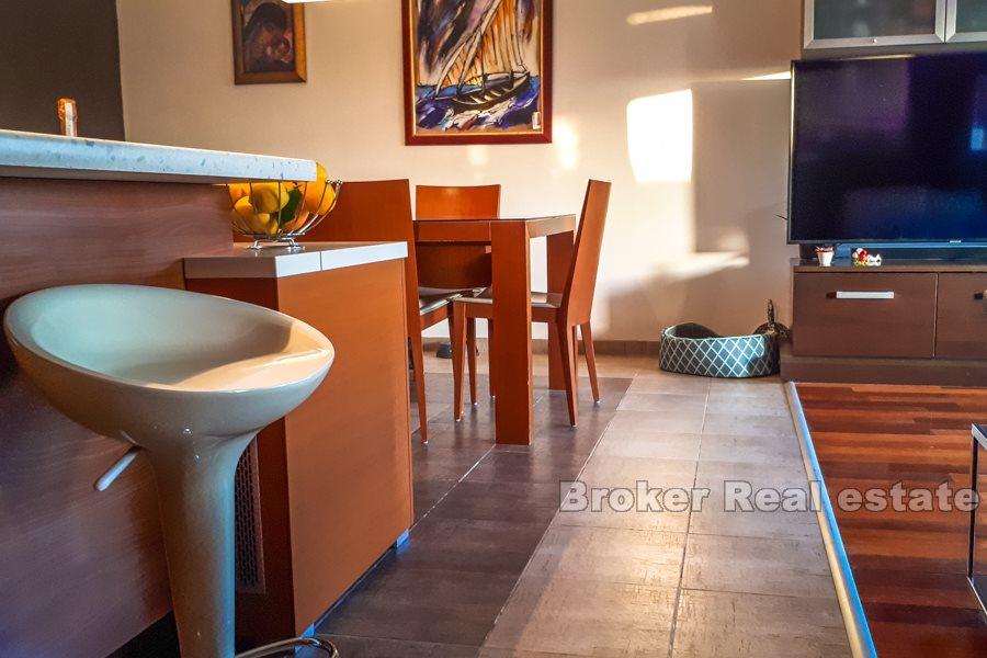 Appartement spacieux, avec vue sur la mer, à vendre