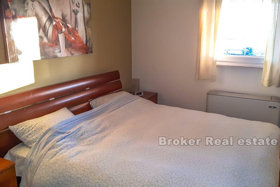 Appartement spacieux, avec vue sur la mer, à vendre