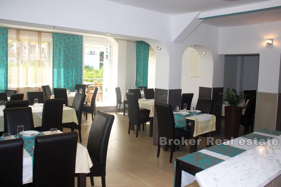 Drvenik, apartmanska kuća s pogledom na more