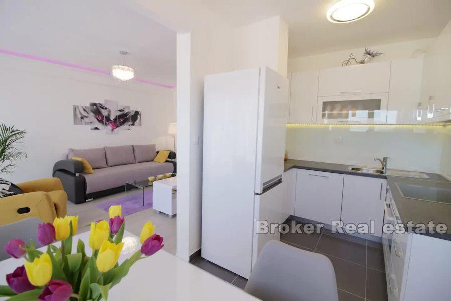 Nowocześnie urządzone mieszkanie z dwiema sypialniami, na sprzedaż