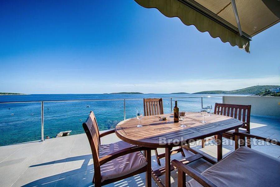 Schönes Haus in der ersten Reihe zum Meer