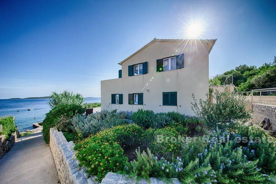 Schönes Haus in der ersten Reihe zum Meer