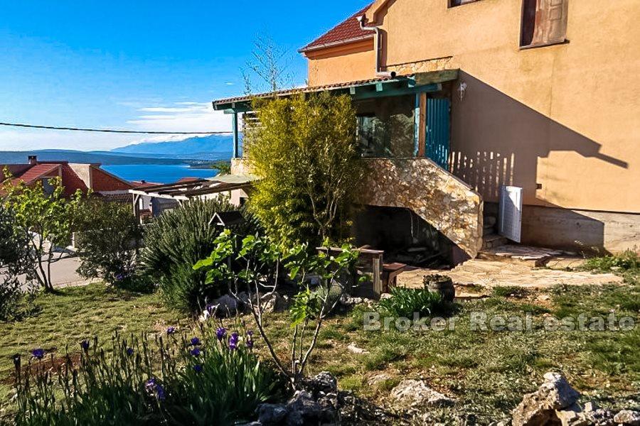 Detached house with sea view
