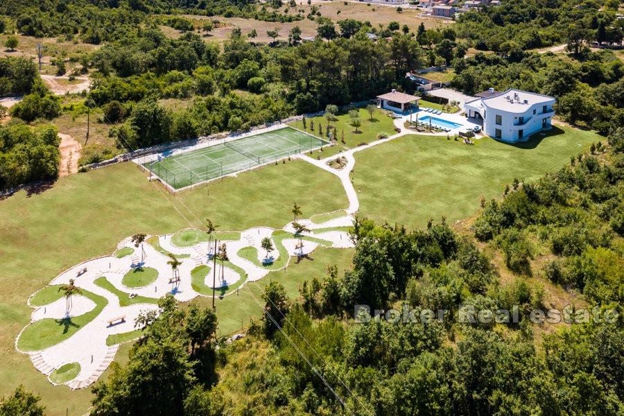 Bella villa moderna con piscina