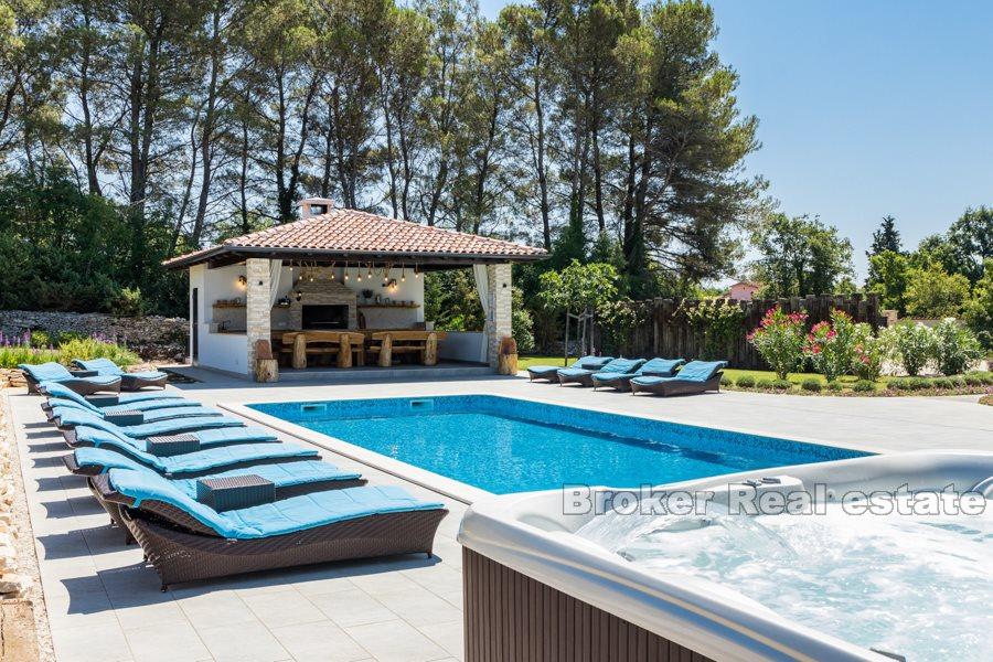Belle villa moderne avec piscine