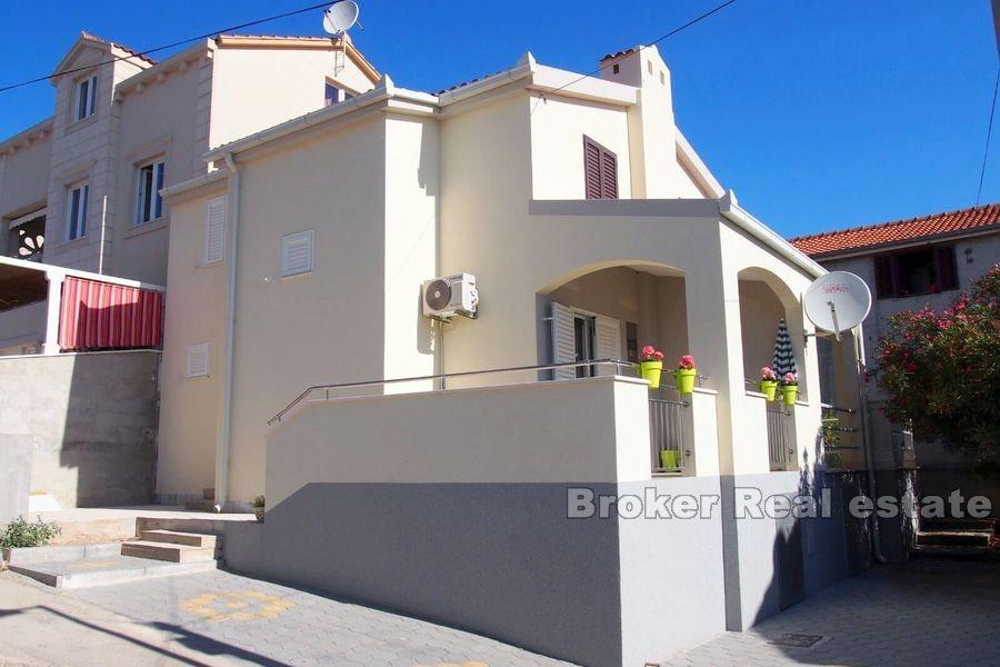 Bella casa in un isolato con vista sul mare