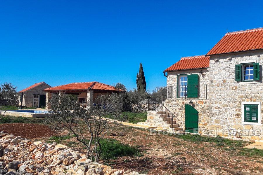 Maisons en pierre rénovées sur l'île de Hvar