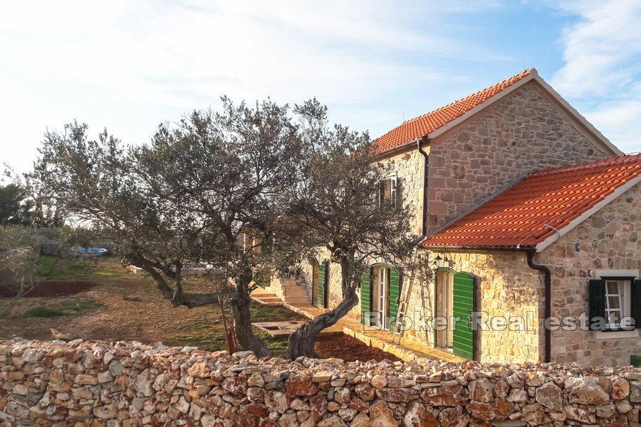 Maisons en pierre rénovées sur l'île de Hvar