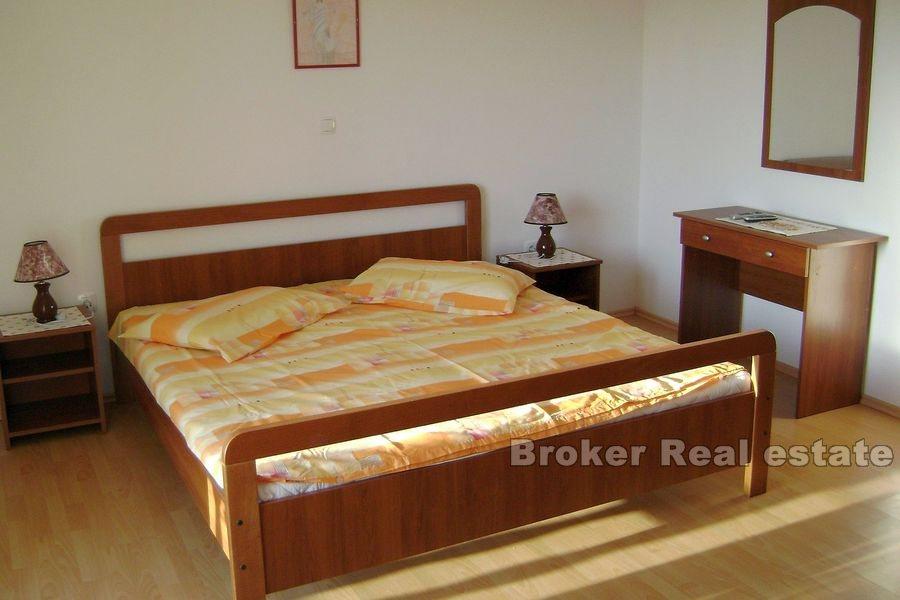 Apartment house with sea view