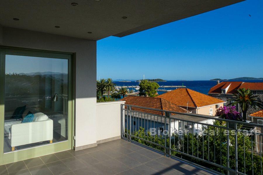 Moderno appartamento con due camere da letto con vista mare
