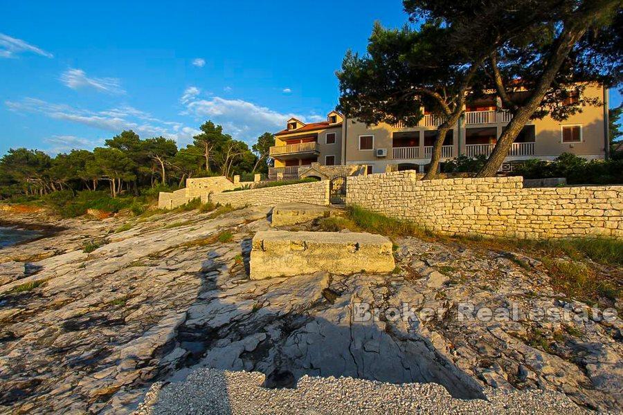 Novouređen dvosoban apartman s pogledom na more