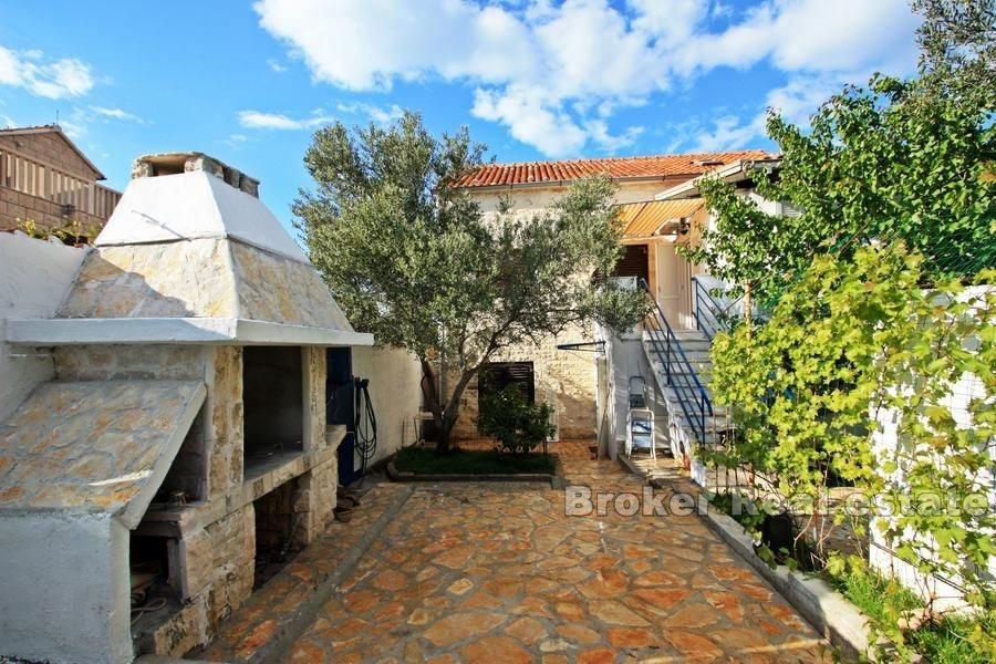 Tomannsbolig med tre leiligheter