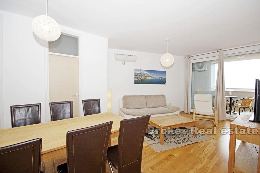 Nowoczesny apartament z trzema sypialniami i widokiem na morze