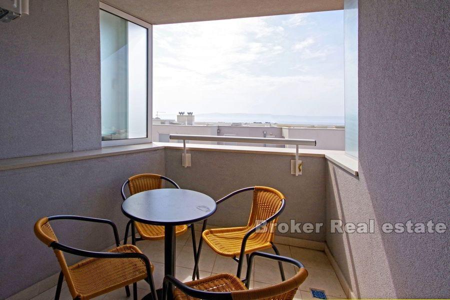 Nowoczesny apartament z trzema sypialniami i widokiem na morze