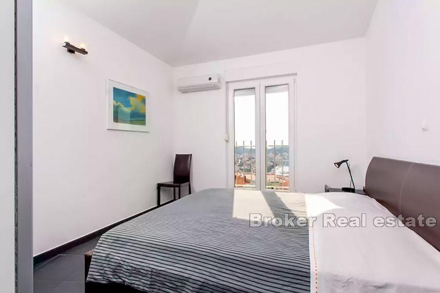 Two bedroom apartment with sea view