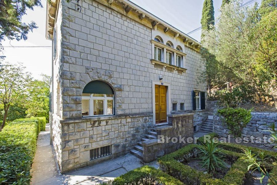 Villa en pierre avec piscine et vue mer, Meje