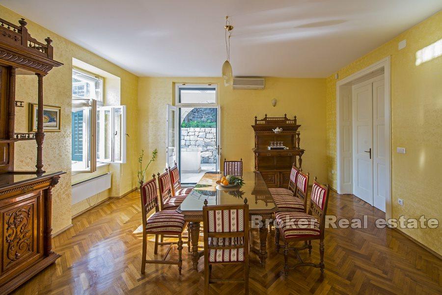 Villa en pierre avec piscine et vue mer, Meje