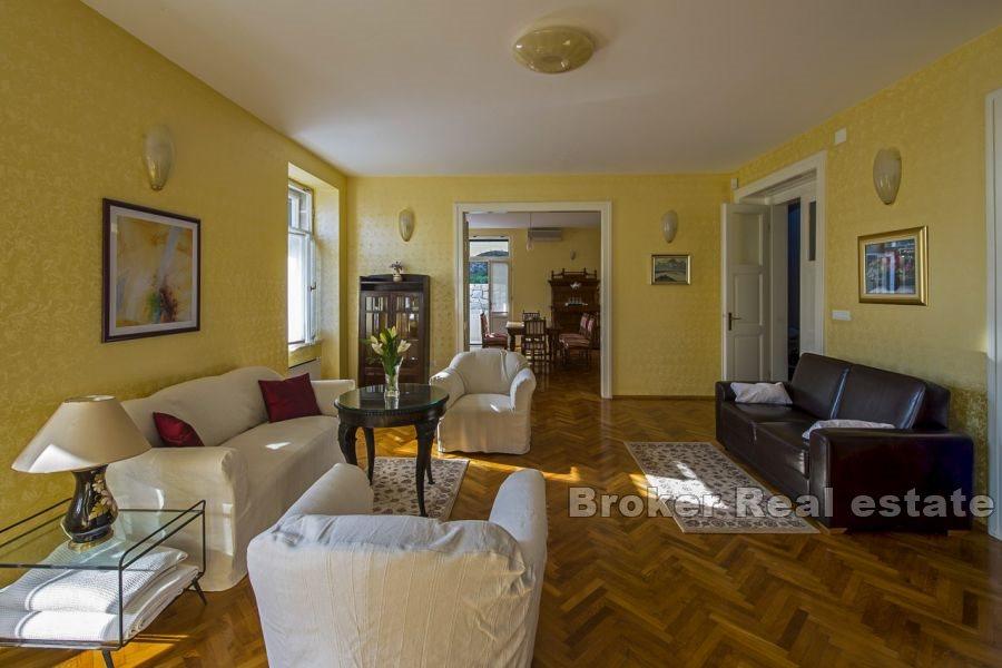 Villa en pierre avec piscine et vue mer, Meje