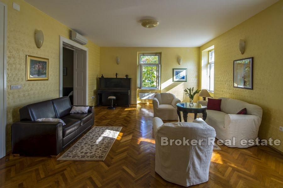 Villa en pierre avec piscine et vue mer, Meje