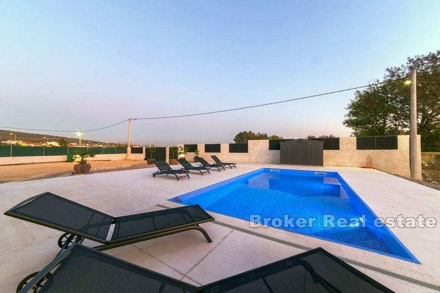 Modernes Haus mit Pool