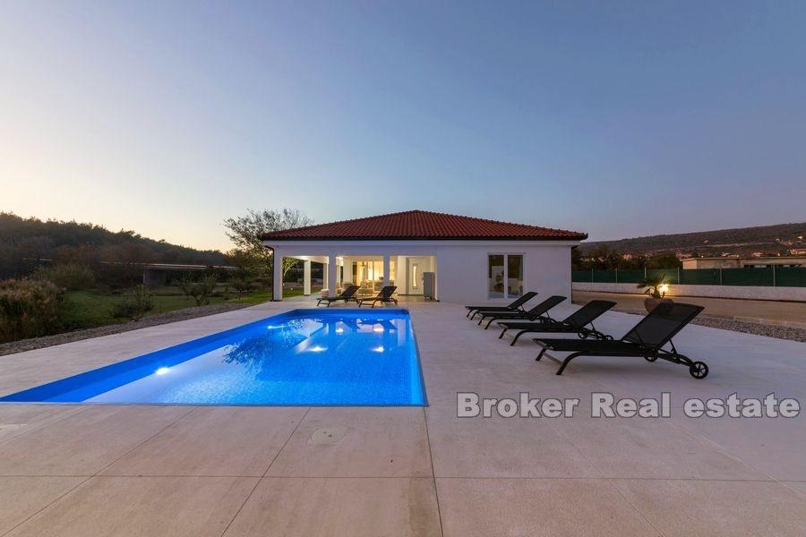 Modernes Haus mit Pool