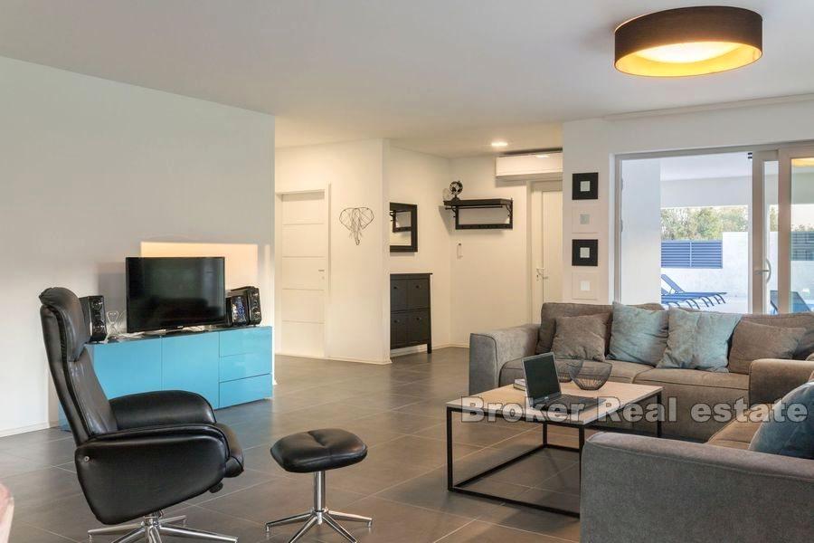 Modernes Haus mit Pool