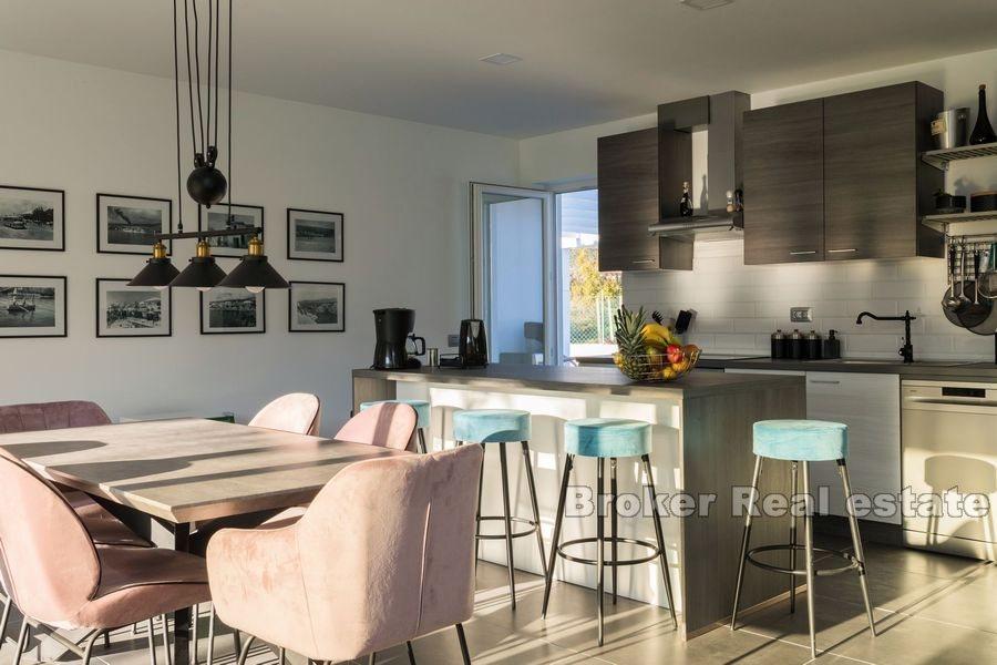 Modernes Haus mit Pool