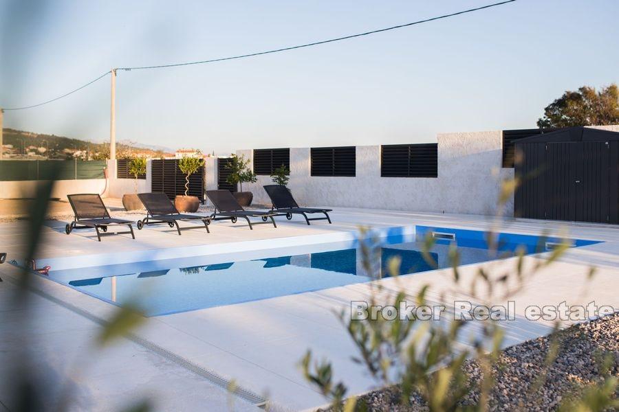 Modernes Haus mit Pool