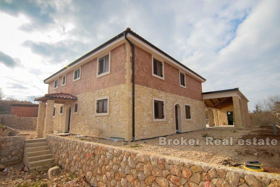 Casa indipendente con piscina in costruzione