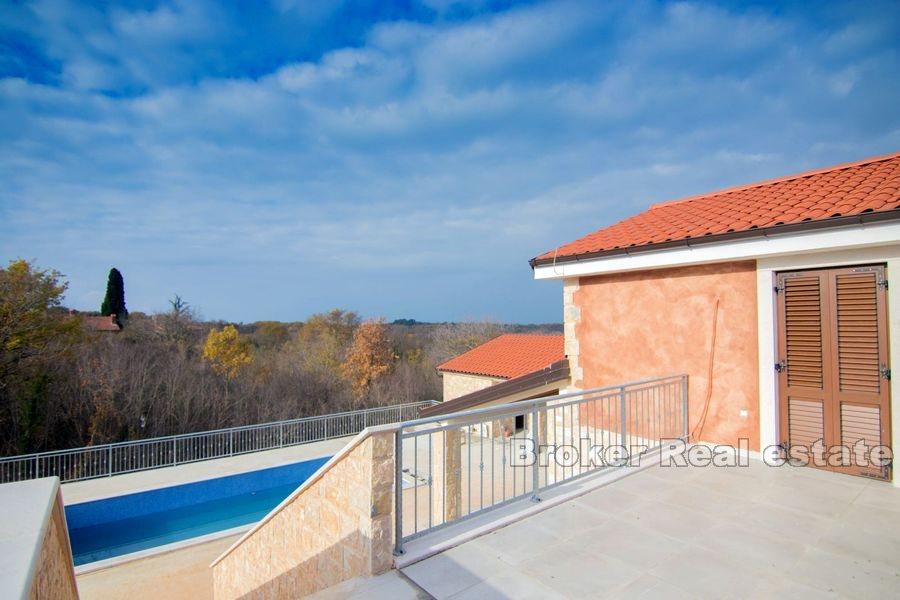 Einfamilienhaus mit Pool im Bau