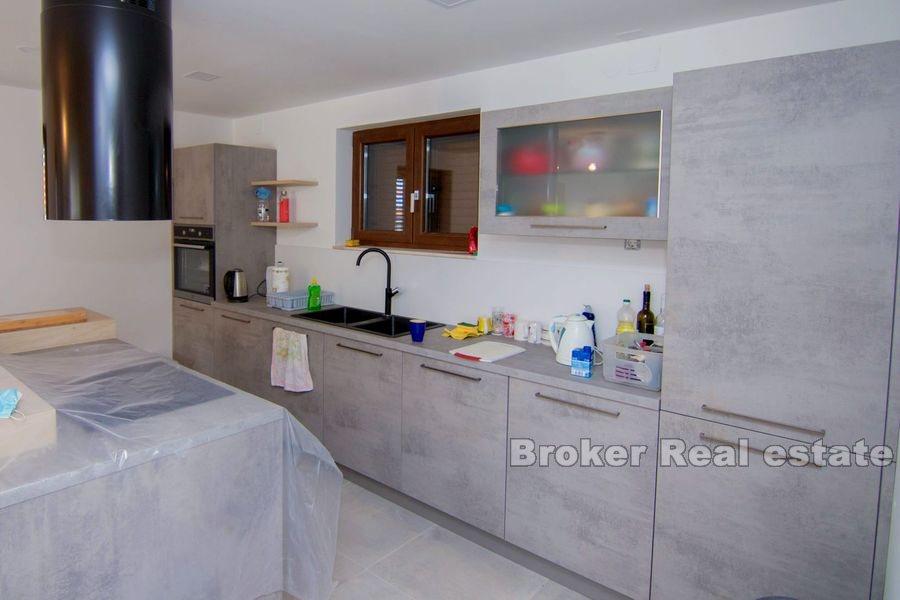 Casa indipendente con piscina in costruzione