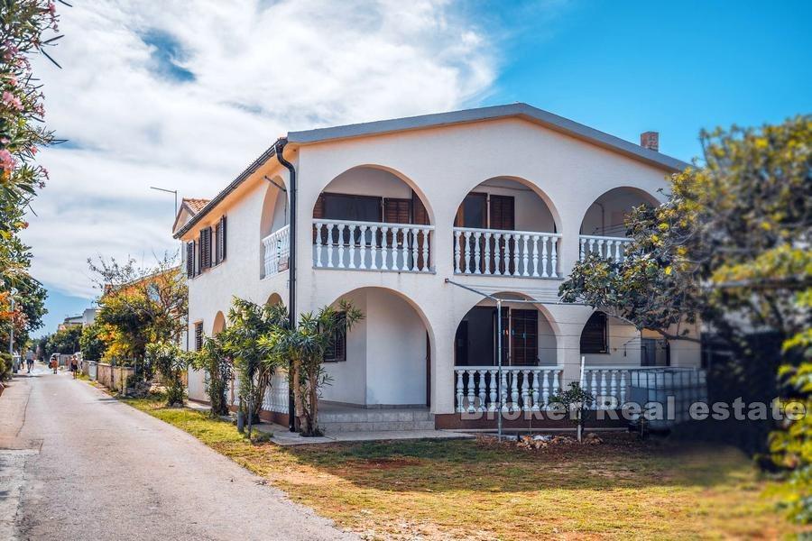 Samostojeća kuća s vrtom