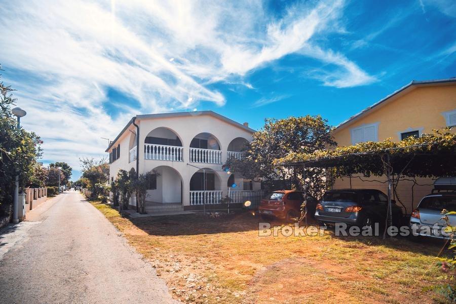 Samostojeća kuća s vrtom