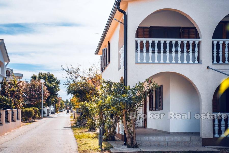 Samostojeća kuća s vrtom