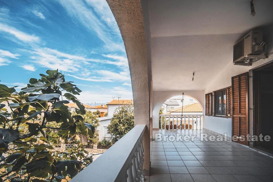 Samostojeća kuća s vrtom