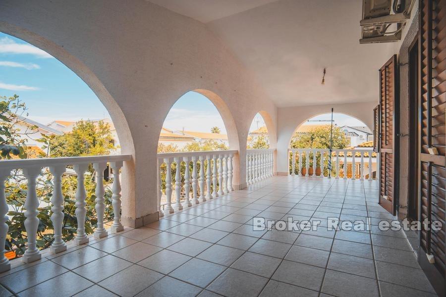 Samostojeća kuća s vrtom