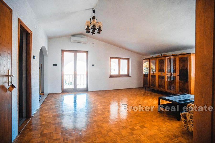 Samostojeća kuća s vrtom