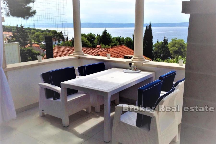 Three bedroom apartment with sea view and pool