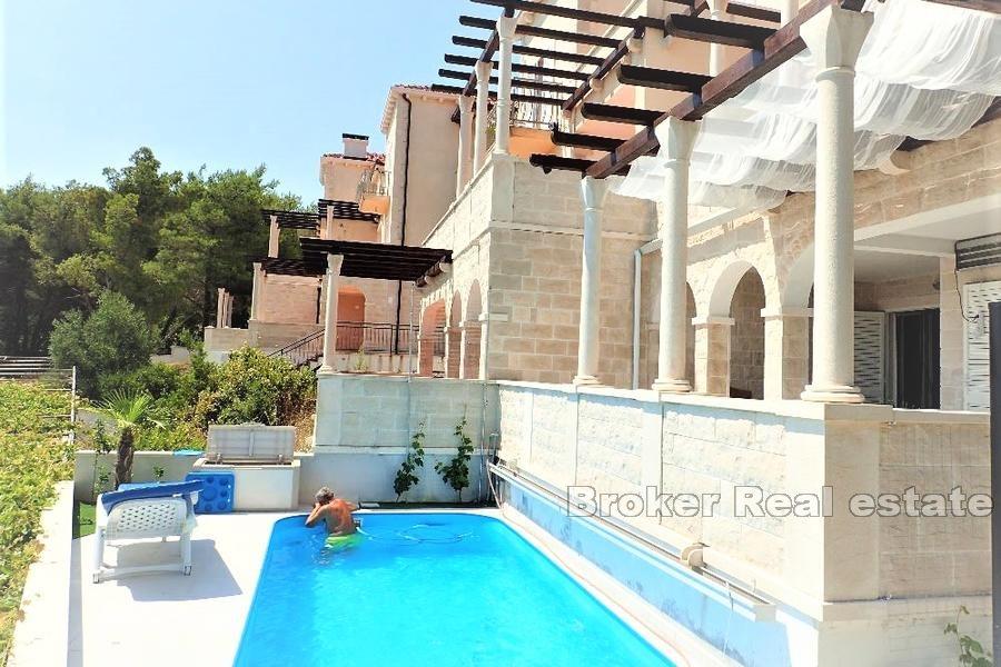 Three bedroom apartment with sea view and pool