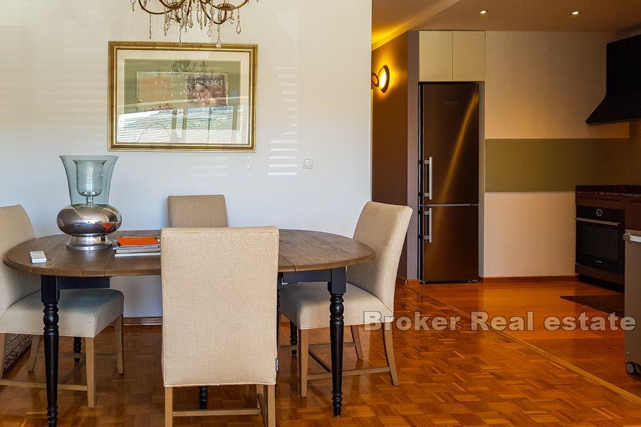 Odnowiony apartament z dwiema sypialniami, centrum Splitu