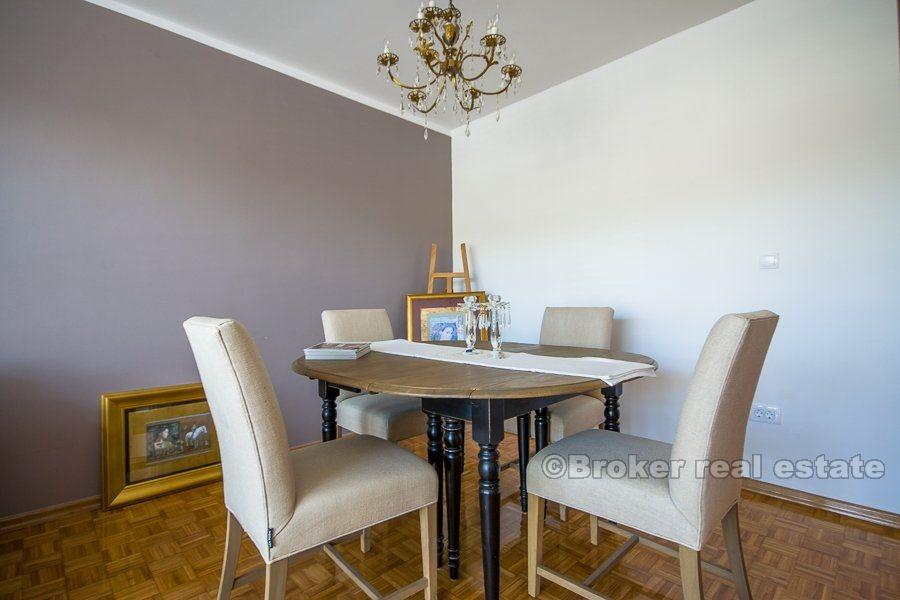 Odnowiony apartament z dwiema sypialniami, centrum Splitu