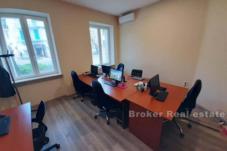 Spinut, business space on busy street