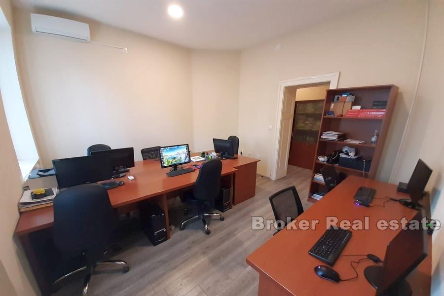 Spinut, business space on busy street