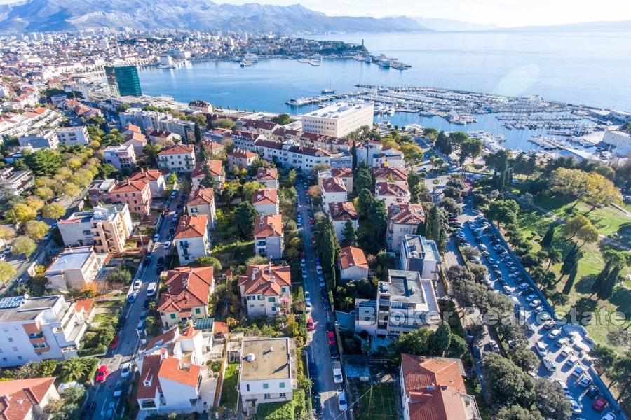 4-bedroom apartment in the Split center