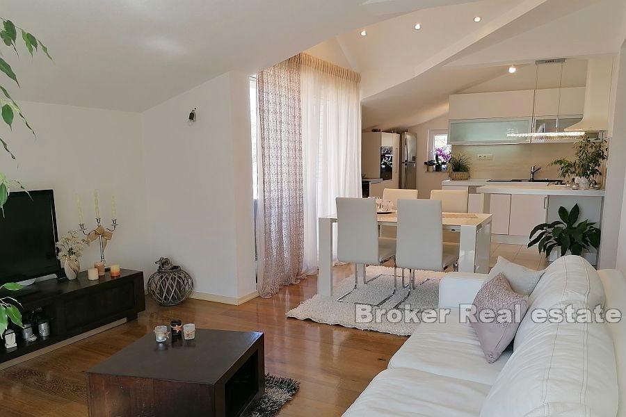 Apartmanska kuća s pogledom na more