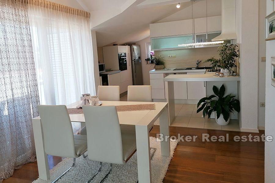 Apartmanska kuća s pogledom na more