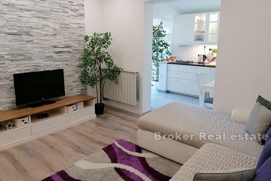 Apartmanska kuća s pogledom na more